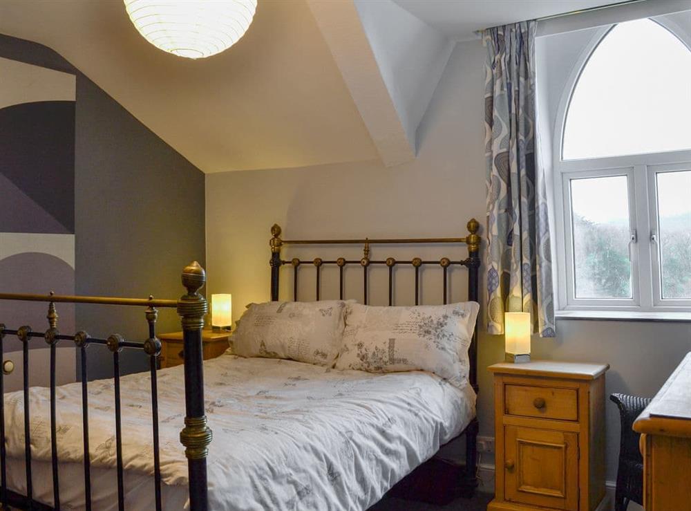 Well presented double bedroom at Neuadd, 