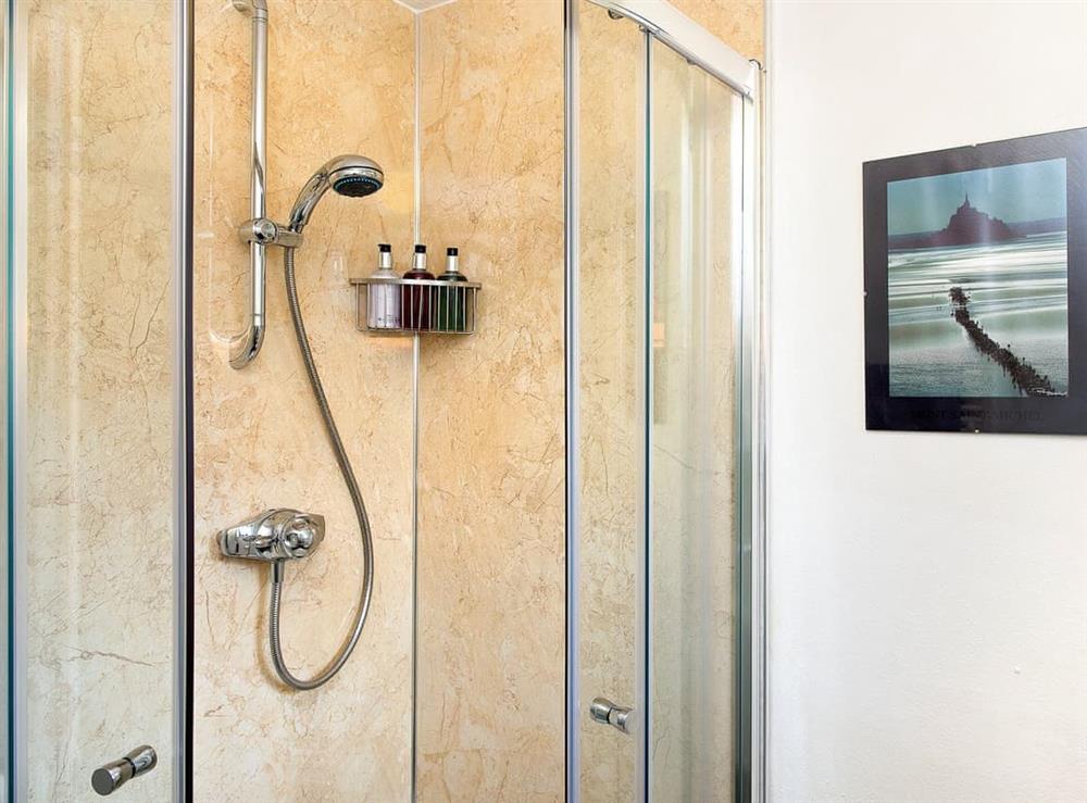 Walk-in shower cubicle at The Byre, 