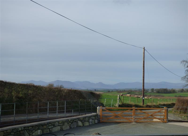 The setting around Merddwr