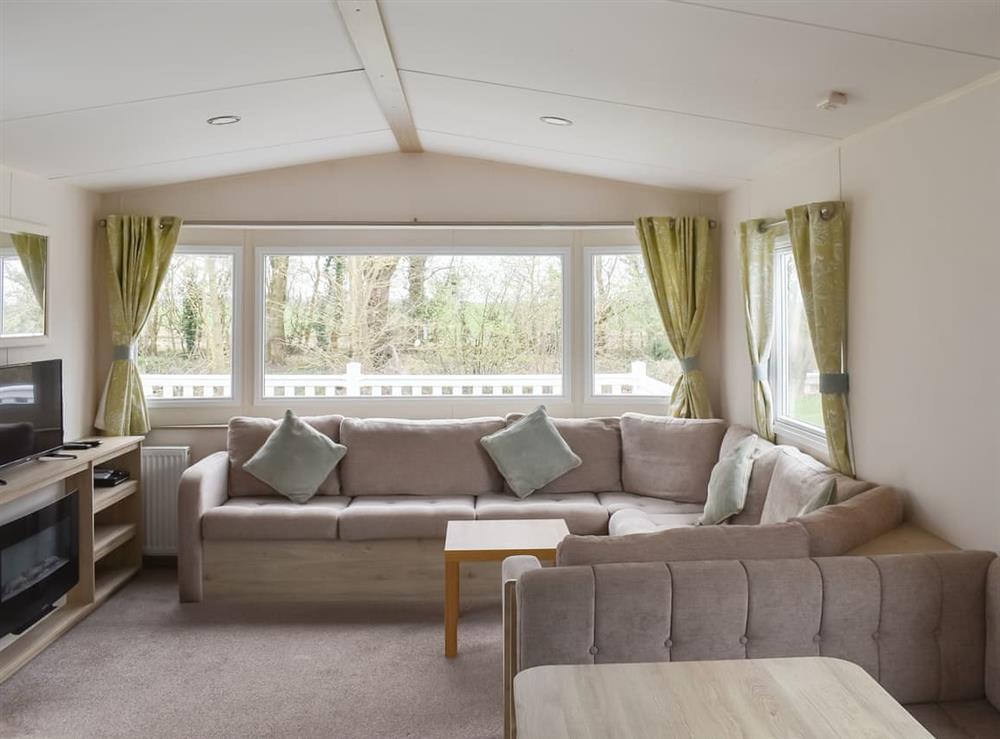 Open plan living space (photo 2) at Meres Retreat in Saxmundham, Suffolk