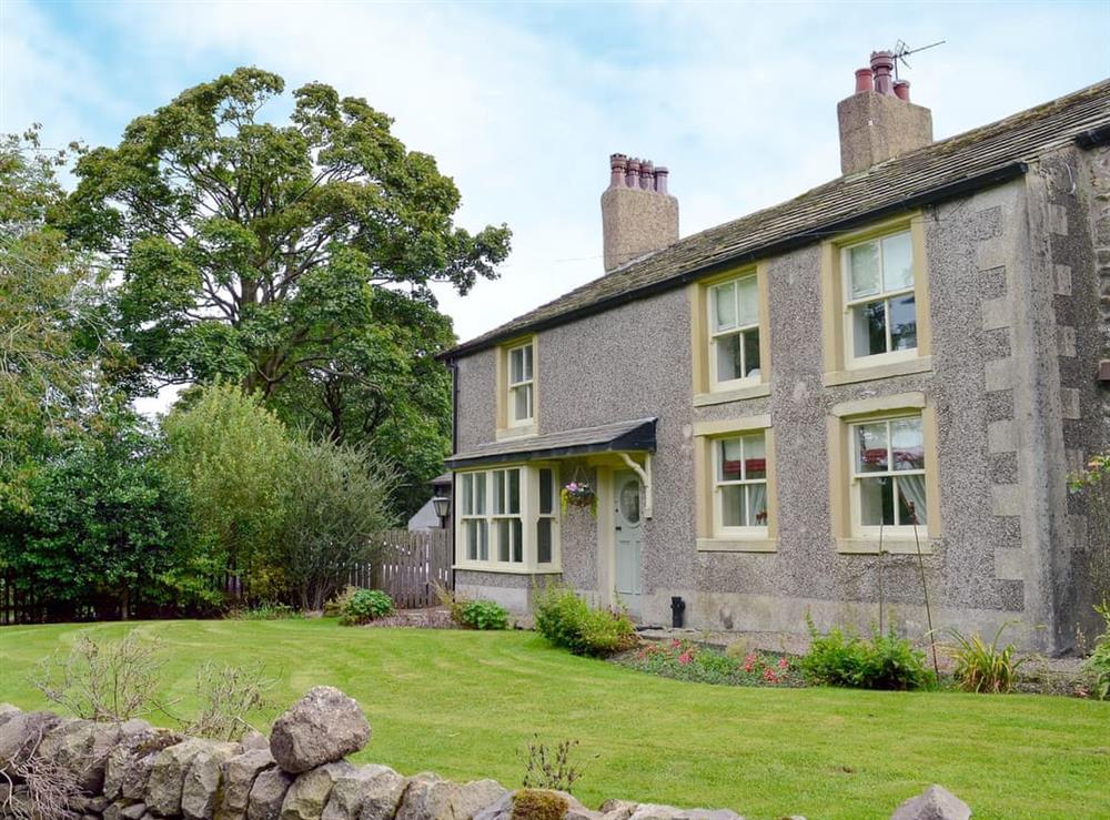 Delightful and charming holiday home at Adair Cottage, 