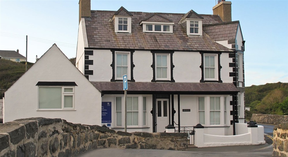 Exterior of the Henfaes apartments, Pwllheli, Gwynedd (photo 3) at Meudwy in Pwllheli, Gwynedd