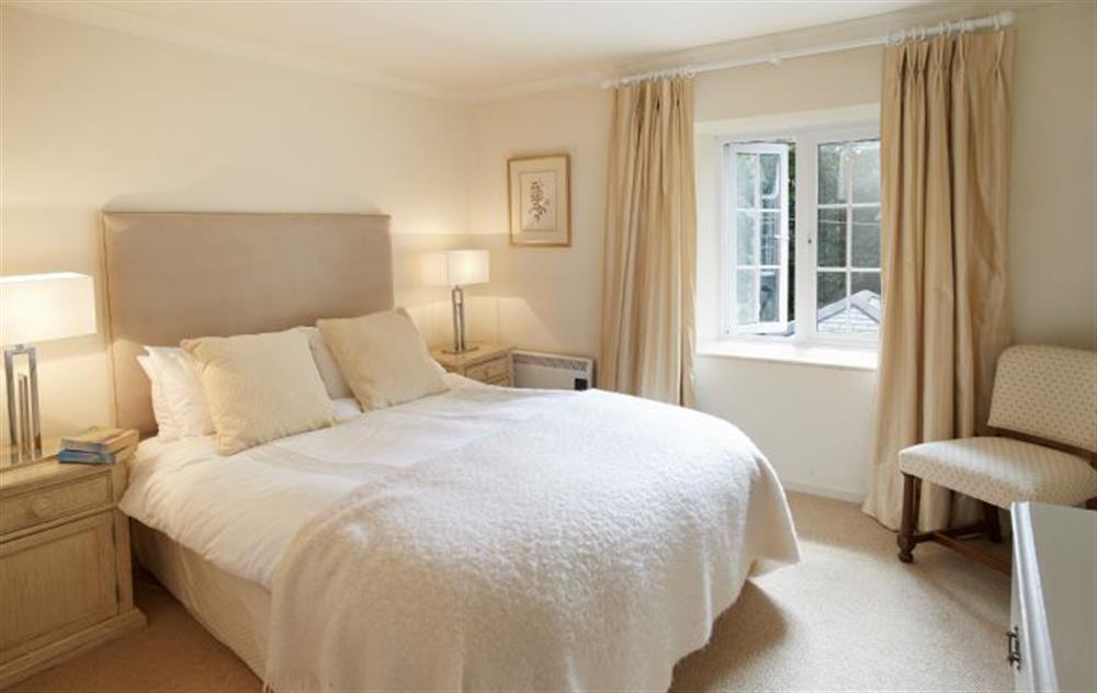 Double bedroom with 5’ bed at Mews Cottage, Helston