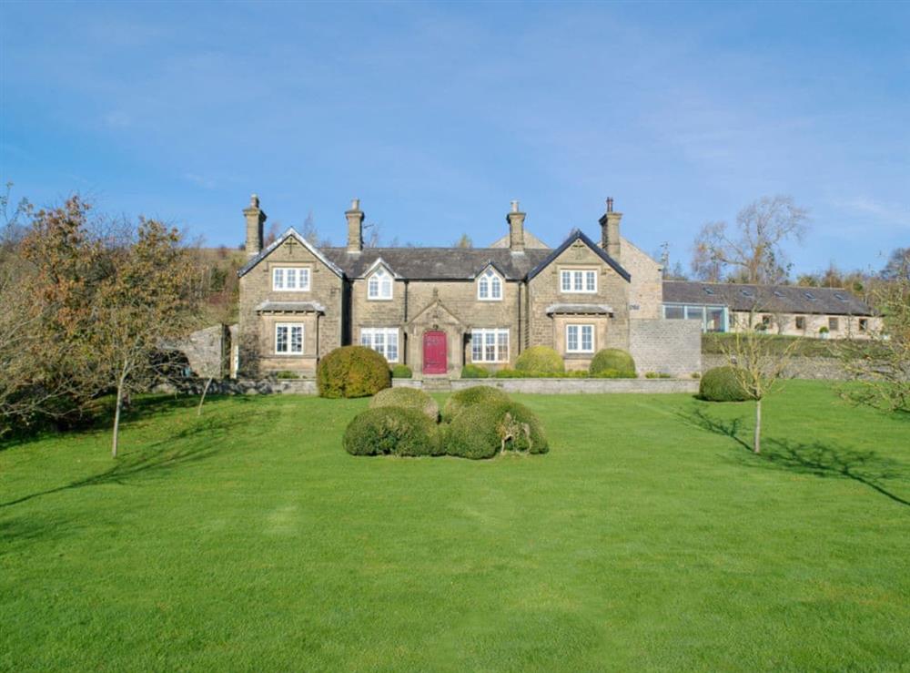 Grand holiday home, with a beautiful lawned garden at Micklethorn in Broughton, near Skipton, North Yorkshire