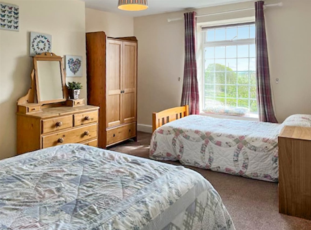 Twin bedroom