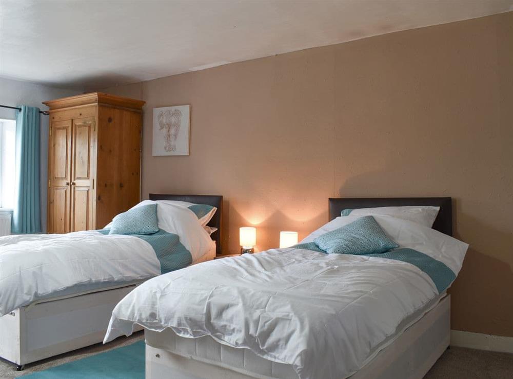 Kingsize bedroom with zip-link beds (photo 2) at Middle Farm in East Harling, near Thetford, Norfolk