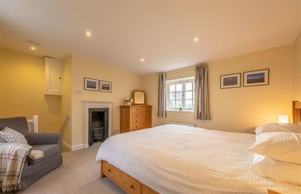 Middle Knoll: Master bedroom with a  super-king size bed (photo 3) at Middle Knoll, Cley-next-the-Sea near Holt