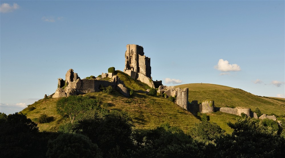 The medieval ruins of Corfe Castle on a hill on a sunny day in Dorset at Middlebere Farmhouse in Isle Of Purbeck, Dorset