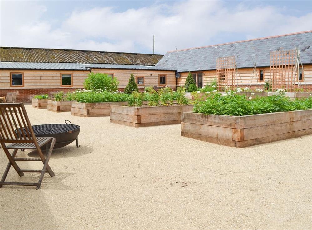 Shared courtyard with pizza oven, barbecue and firepit at Chiddock Cottage, 
