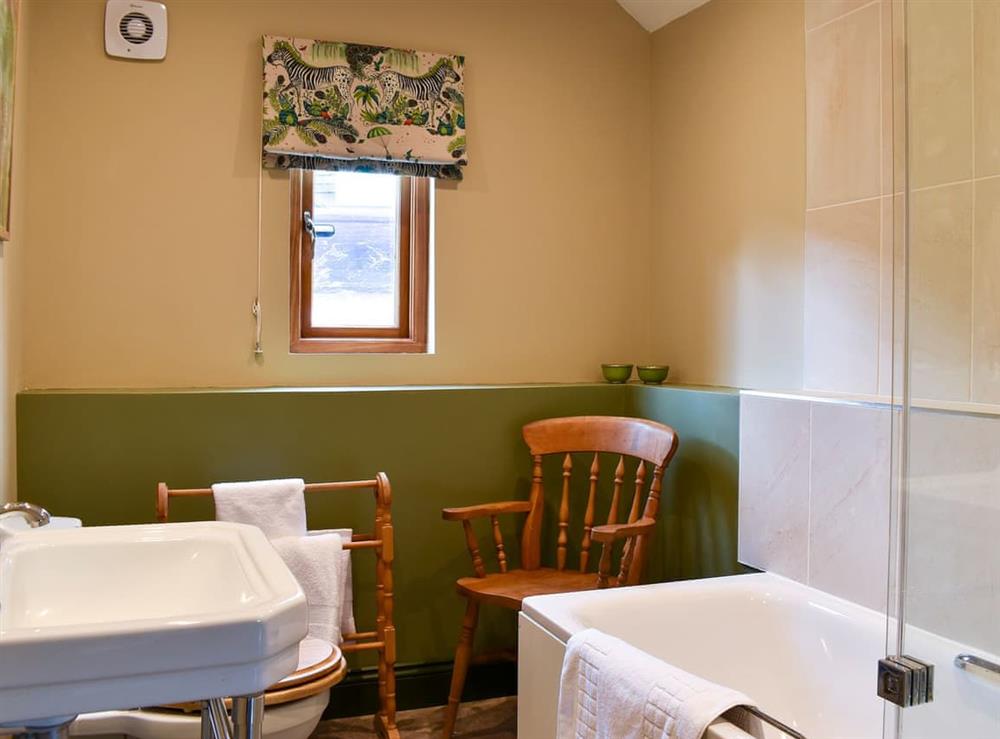 Bathroom at Cozy Cottage, 