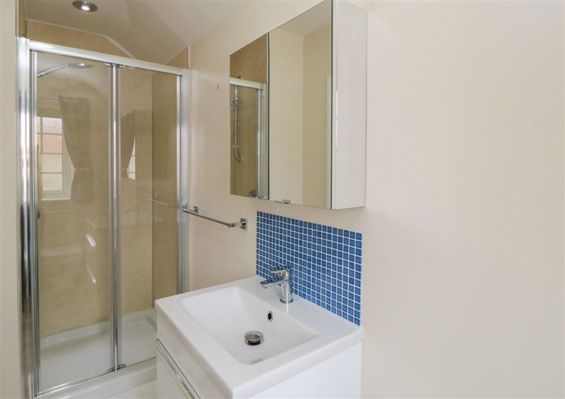 The bathroom at Midsummer Cottage, Thornton Dale