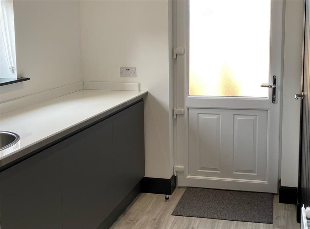 Utility room equipped with extra sink, washing machine and tumble dryer