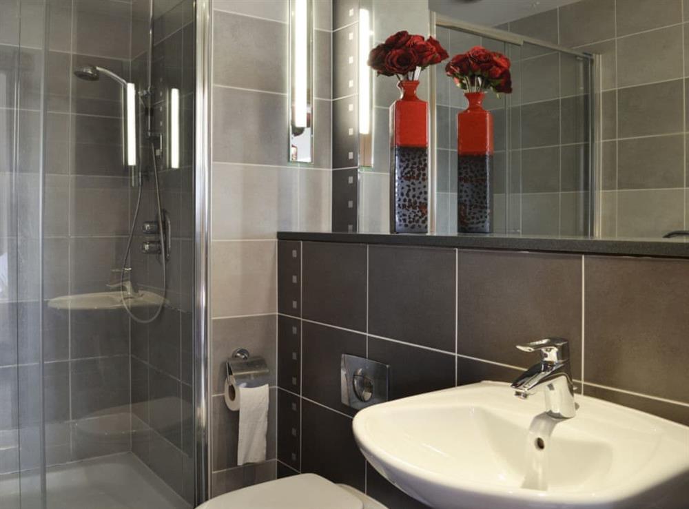 En-suite showroom with shower cubicle and heated towel rail (photo 2) at 8 Military Drive, 