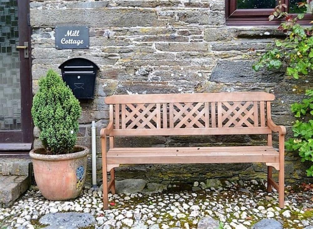 Sitting-out-area at Mill Cottage in Fowey, Cornwall