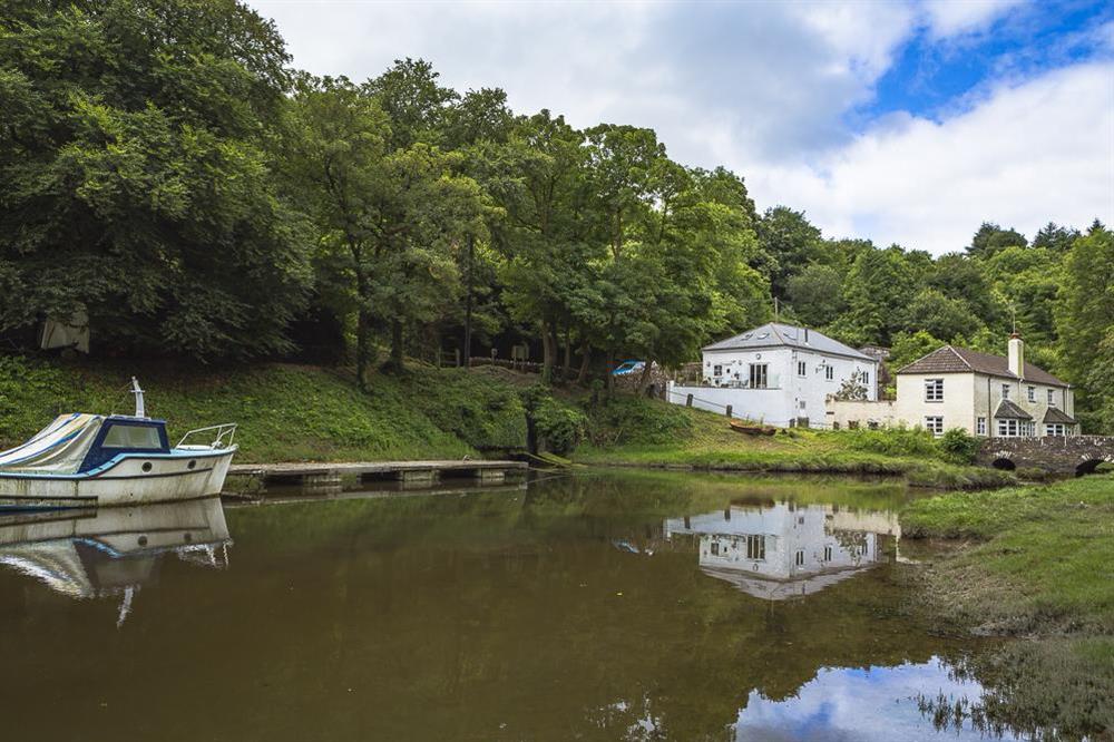 Mill Grange is sitiated by Old Mill Creek, an idyllic tidal inlet just off the main River Dart estuary (photo 2) at Mill Grange in , Dartmouth
