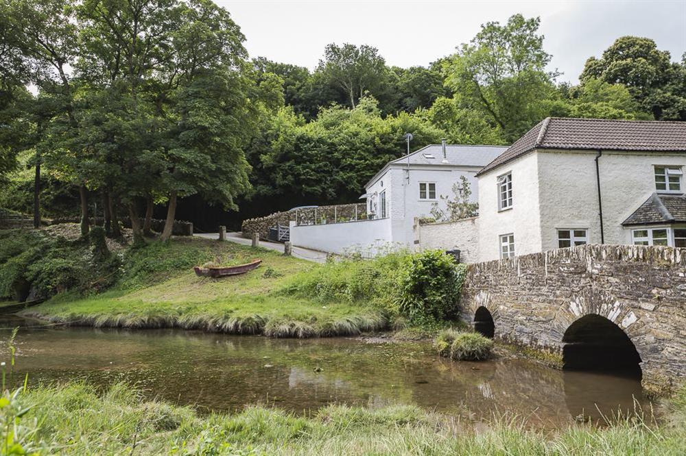 Mill Grange is sitiated by Old Mill Creek, an idyllic tidal inlet just off the main River Dart estuary at Mill Grange in , Dartmouth