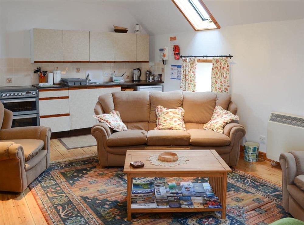 Bright and airy open plan living area with wooden floors at Stable Cottage, 