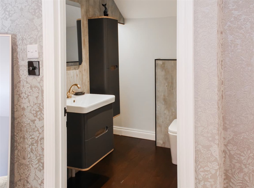 En-suite at Mill House in Falmouth, Cornwall