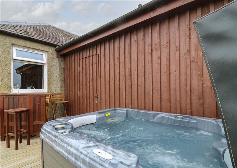 The hot tub at Mill of Peattie Cottage, Burrelton