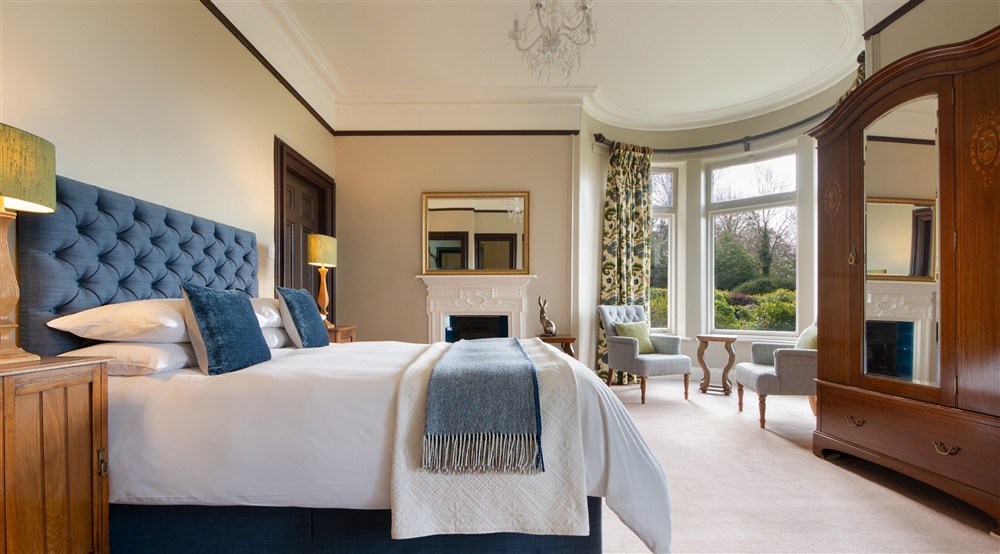 The double bedroom with en-suite bathroom and interconnecting twin bedroom on the first floor of Millbeck Towers, Cumbria at Millbeck Towers in Keswick, Cumbria