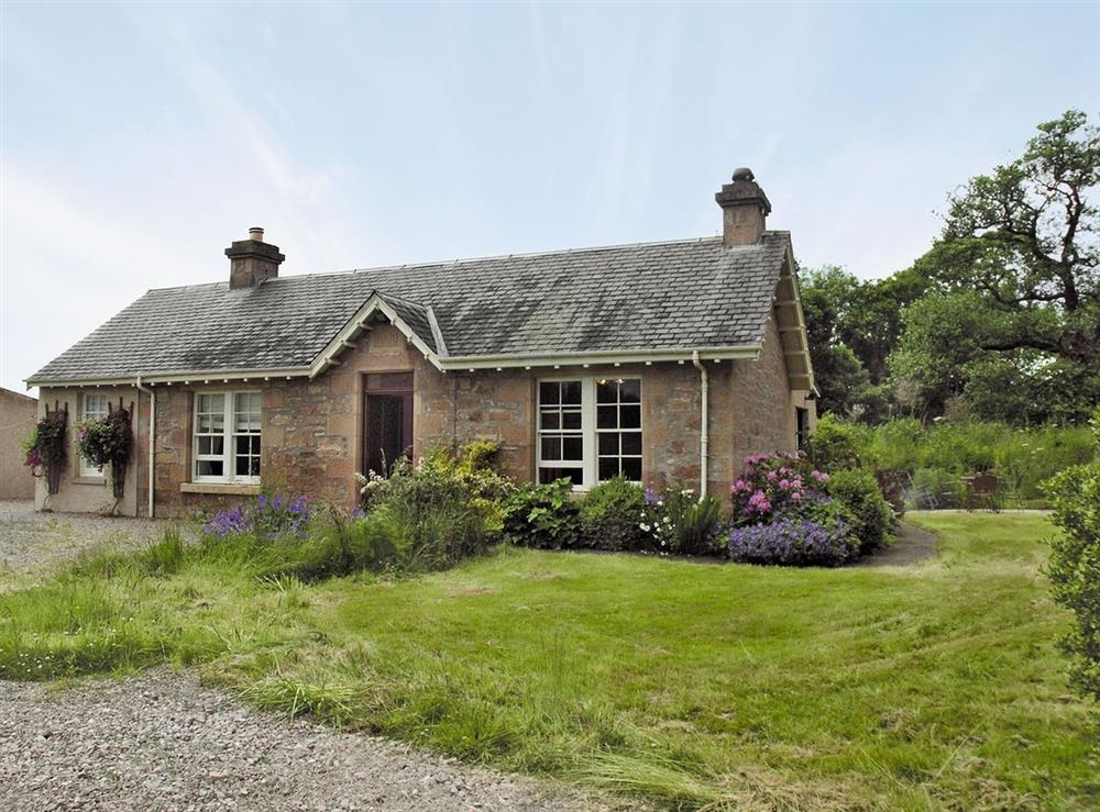 Millburn Cottage in Forres, Morayshire sleeps 6