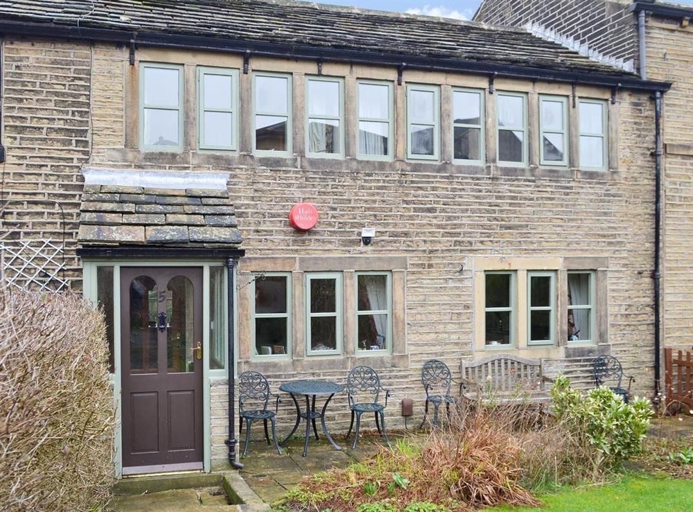Millmoor Cottage in Meltham, near Holmfirth, West Yorkshire sleeps 4