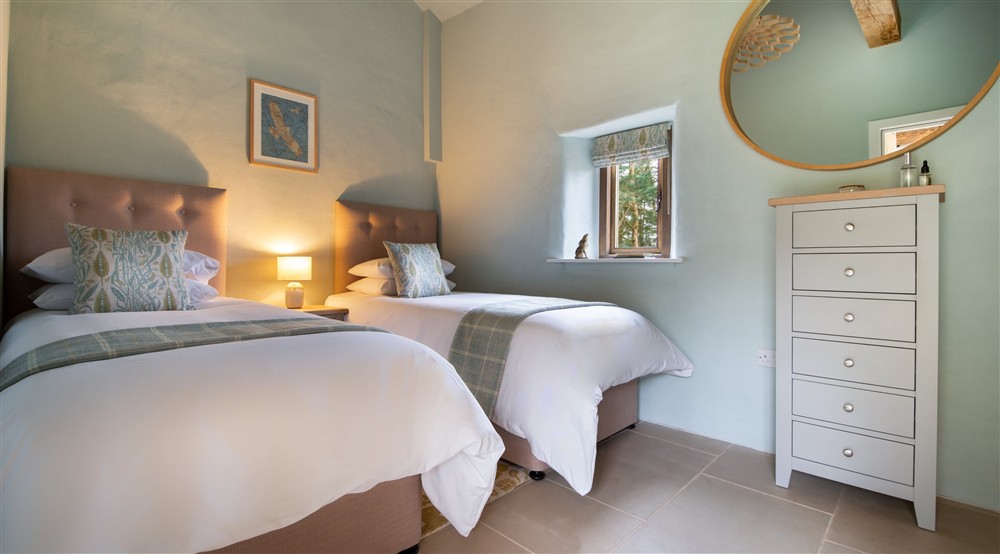 The twin bedroom at Millstone Barn in Hope Valley, Derbyshire