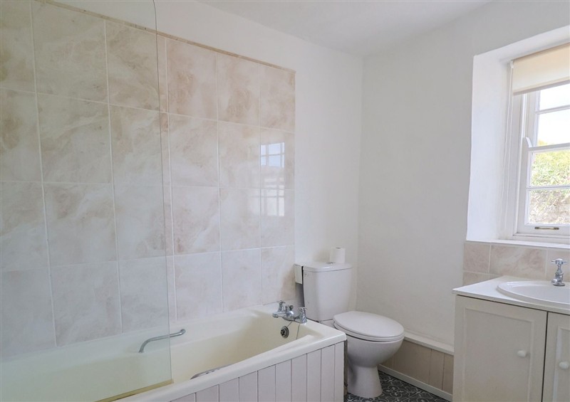 The bathroom at Milton Cottage, Lyme Regis