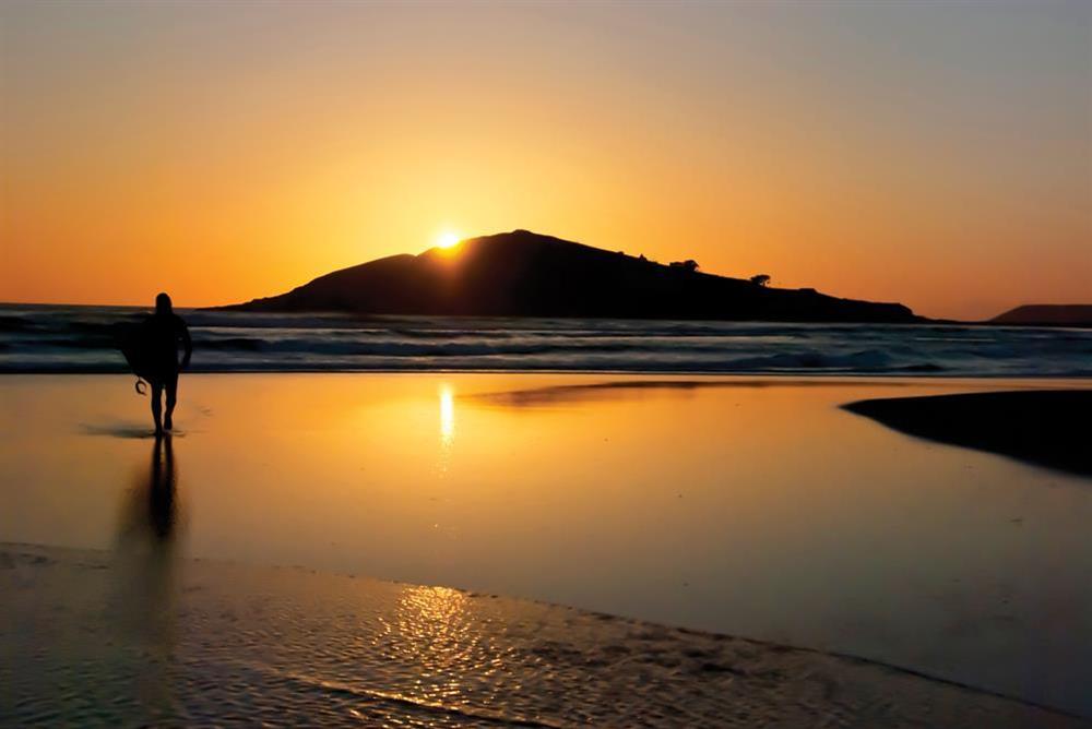 Watch the sunset over Burgh Island at Milton Cottage in South Milton, Nr Kingsbridge