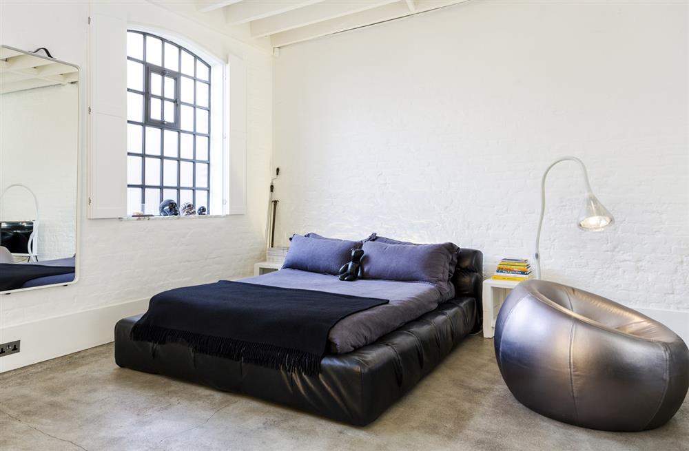 Minimal Luxe Mews