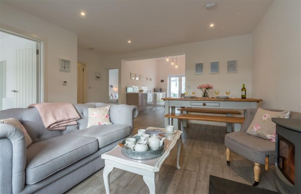 Open-plan sitting room with dining area and kitchen (photo 2) at Miss Fishers, Port Isaac