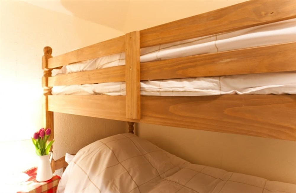 Bunk bedroom at Mizpah Cottage in Portscatho, Cornwall
