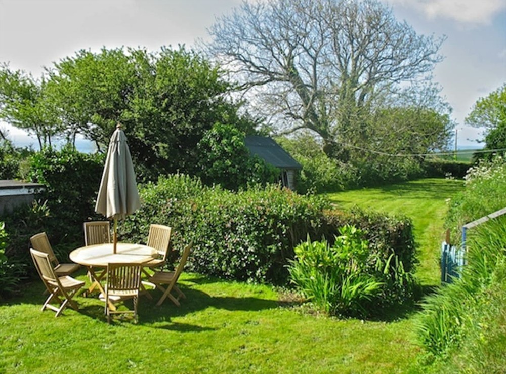 Garden and grounds at Mizpah Cottage in Portscatho, Cornwall
