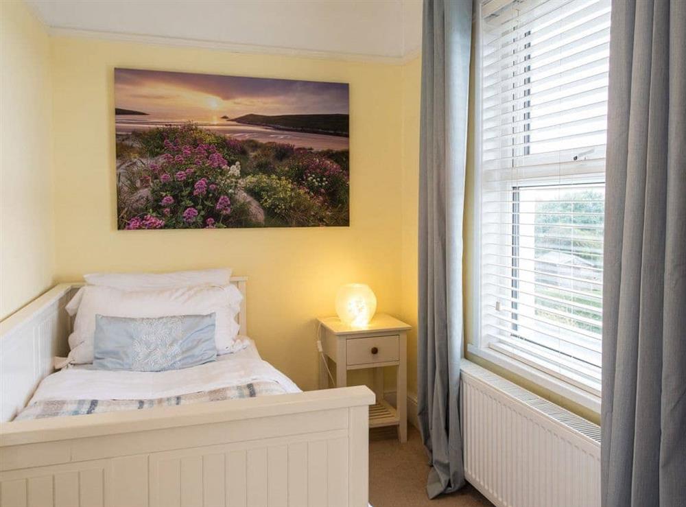 Single bedroom at Mizzen in Crantock, near Newquay, Cornwall
