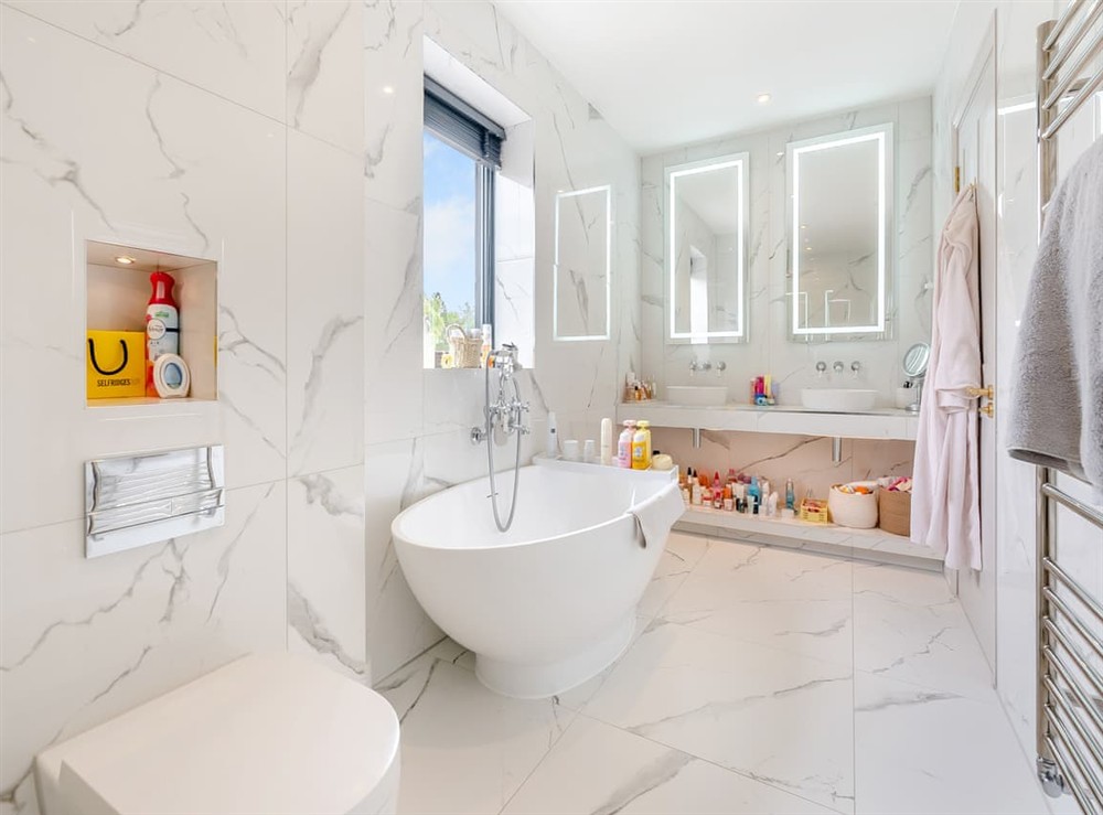 Bathroom (photo 3) at Moat Farm in Tring, Buckinghamshire