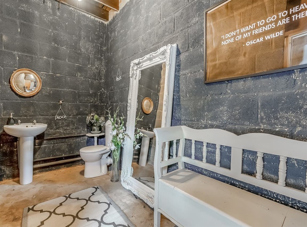 Bathroom (photo 4) at Moat Farm in Tring, Buckinghamshire