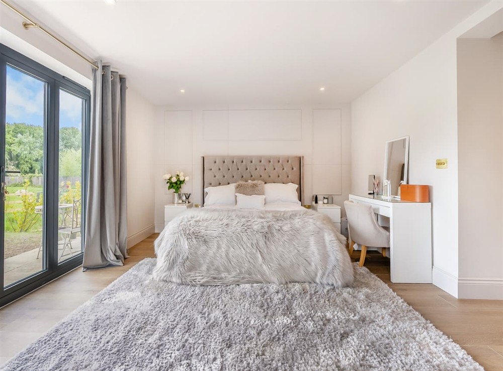 Double bedroom (photo 2) at Moat Farm in Tring, Buckinghamshire