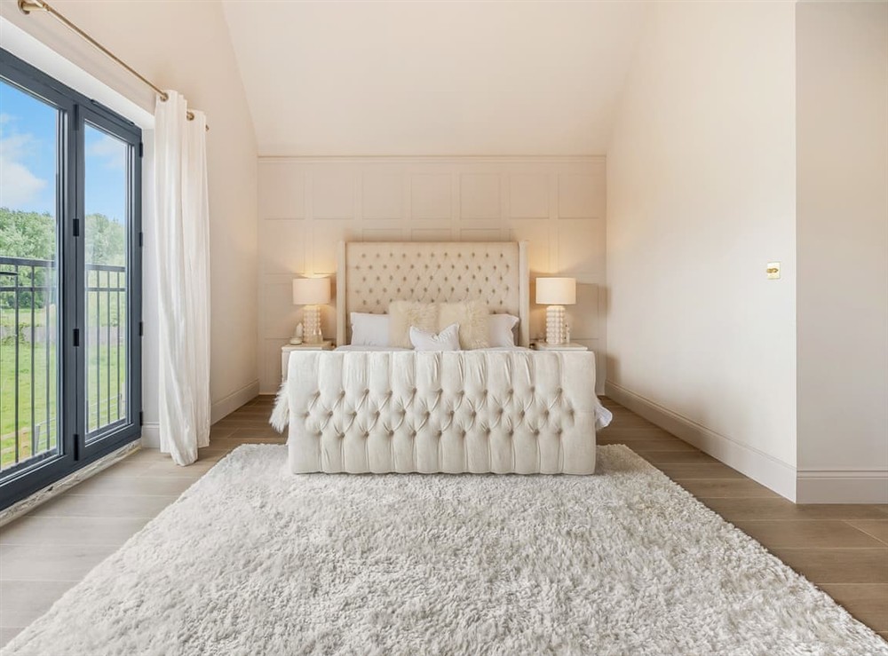 Double bedroom (photo 3) at Moat Farm in Tring, Buckinghamshire