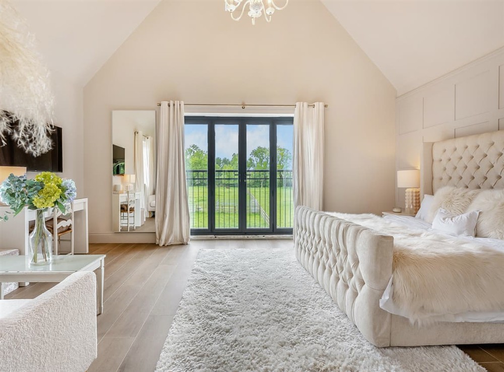 Double bedroom (photo 4) at Moat Farm in Tring, Buckinghamshire