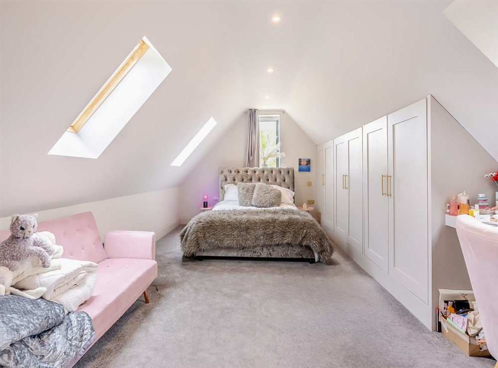 Double bedroom (photo 7) at Moat Farm in Tring, Buckinghamshire