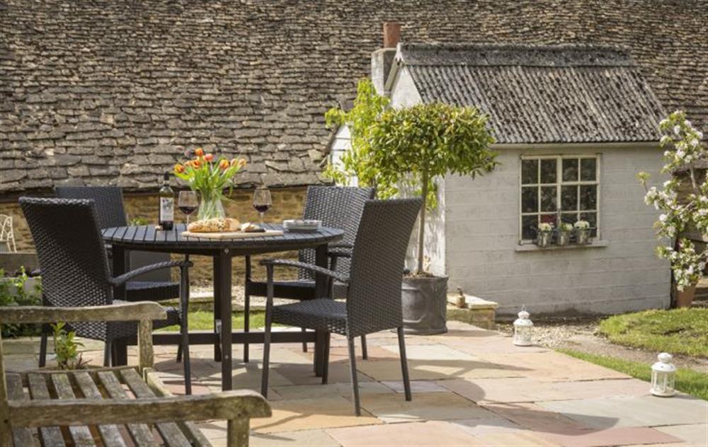 Mole End Cottage has a pretty patio for outdoor dining (photo 2) at Mole End Cottage, North Cerney