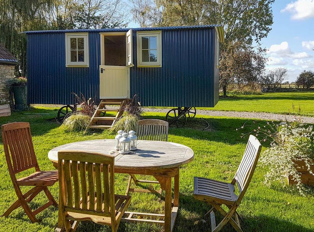 Outdoor area at Molly The Shepherds Hut in Lew, nr Bampton, Oxfordshire