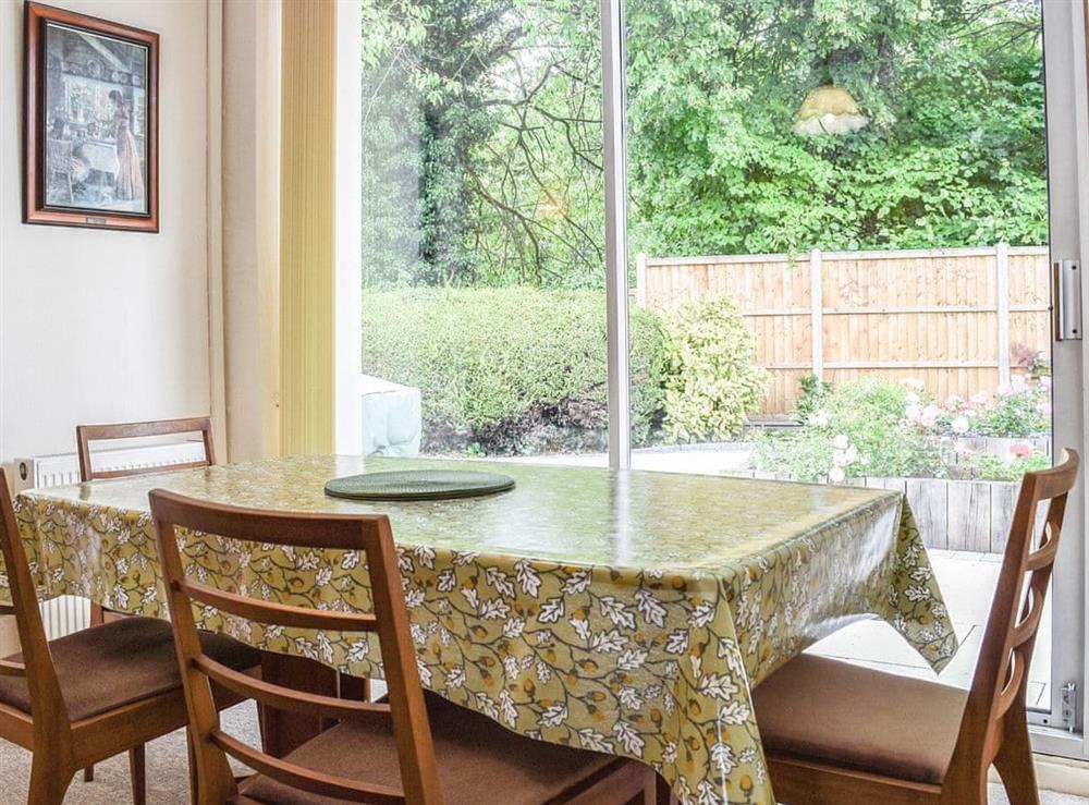 Dining room (photo 2) at Monas Bungalow in Wellesbourne, near Stratford-Upon-Avon, Warwickshire