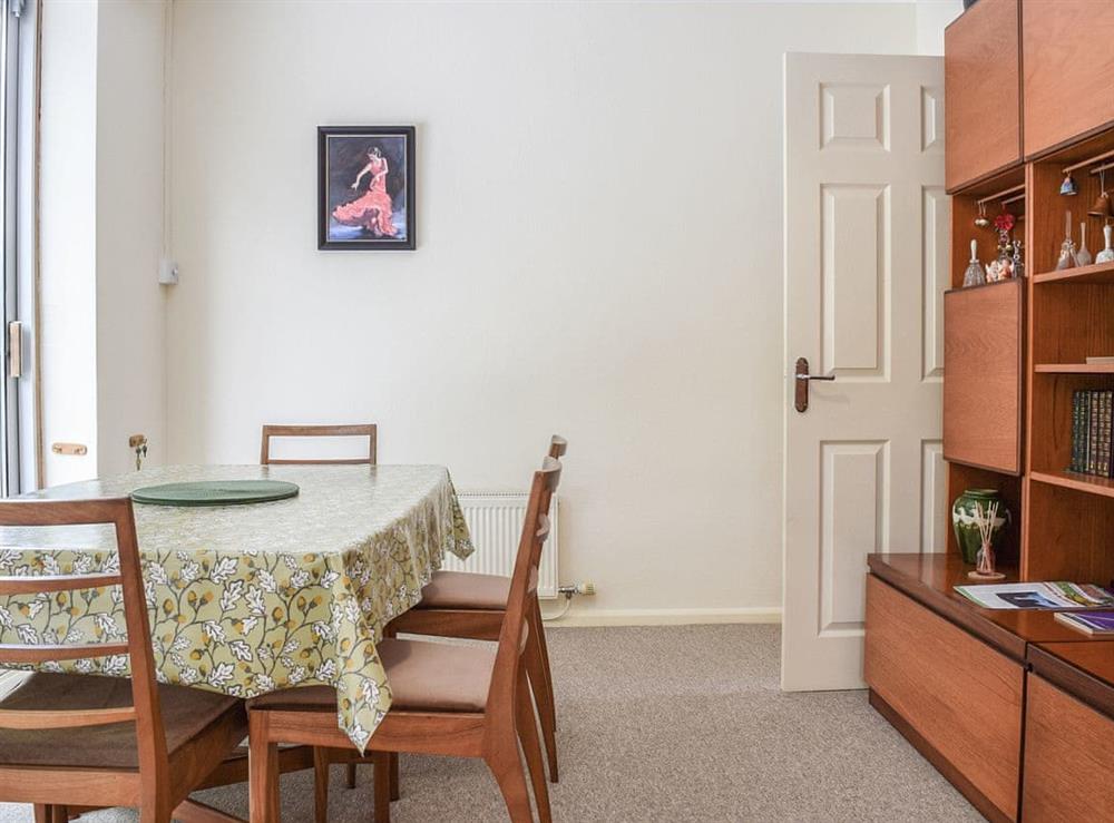 Dining room at Monas Bungalow in Wellesbourne, near Stratford-Upon-Avon, Warwickshire