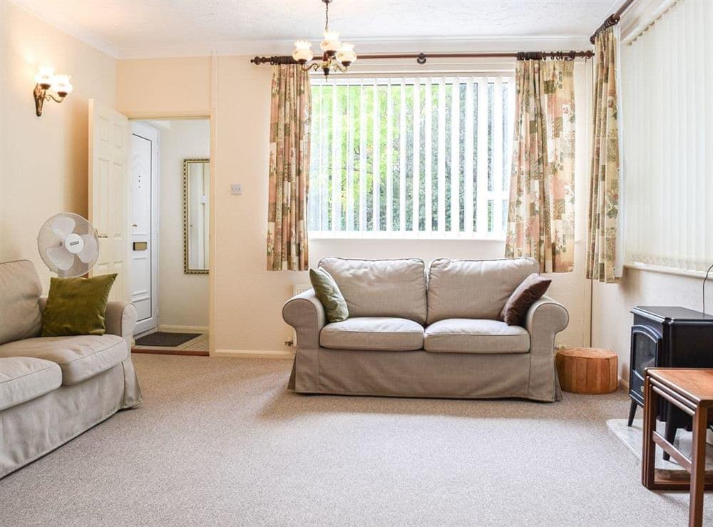 Living room at Monas Bungalow in Wellesbourne, near Stratford-Upon-Avon, Warwickshire