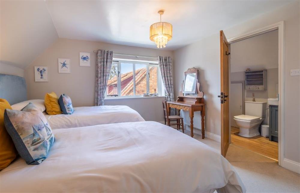First floor: Twin bedroom with en-suite shower room at Monkey Puzzle Cottage, Snettisham near Kings Lynn