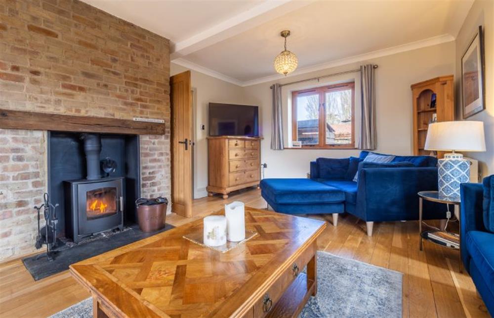 Ground floor: Sitting room with ample comfortable seating at Monkey Puzzle Cottage, Snettisham near Kings Lynn
