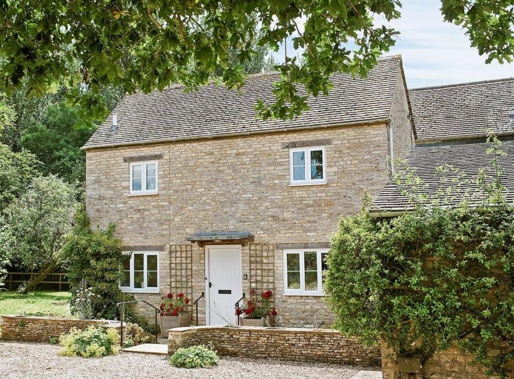 Beautiful detached house at Montreal House in Barnsley, near Cirencester, Gloucestershire