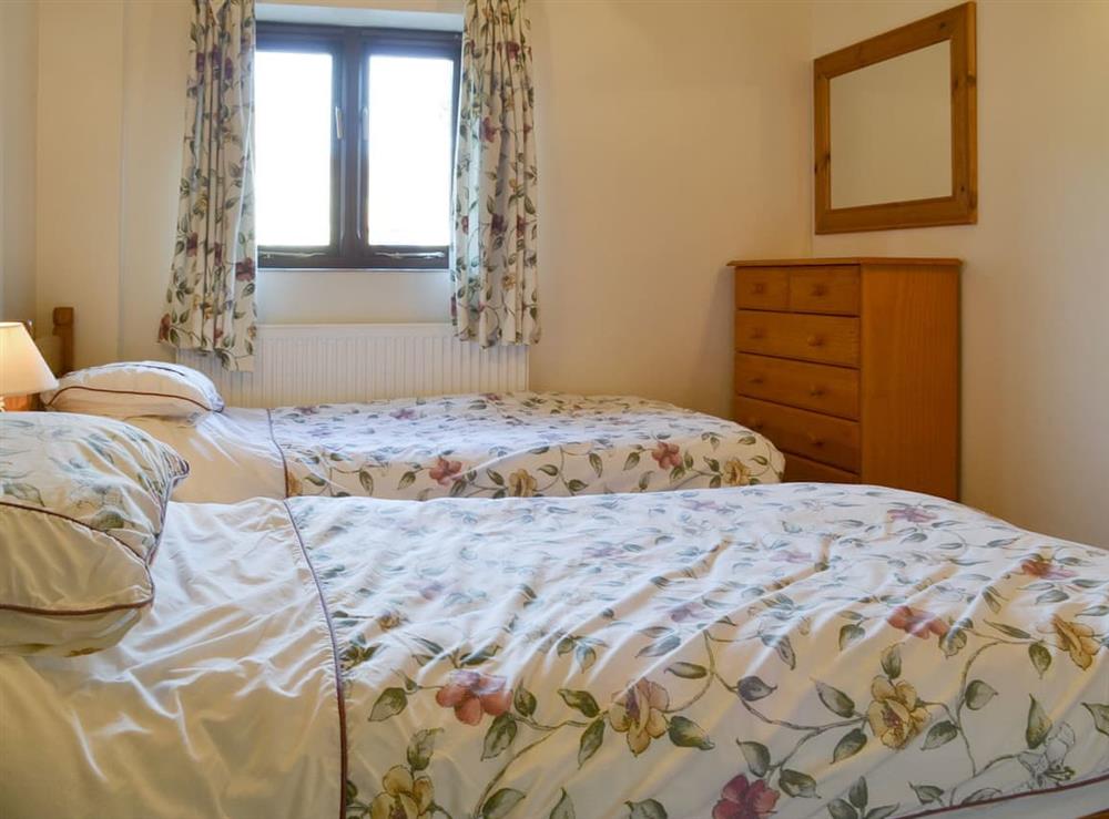 Relaxing twin bedroom at Littlewoods Barn, 