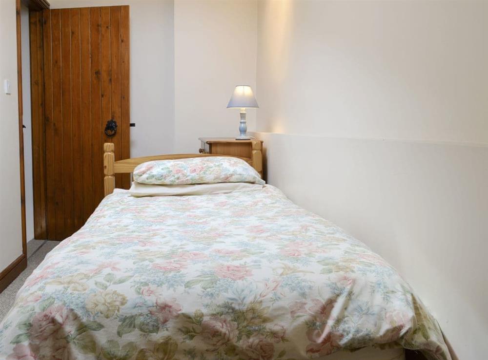 Cosy second single bedroom at Pond Cottage, 